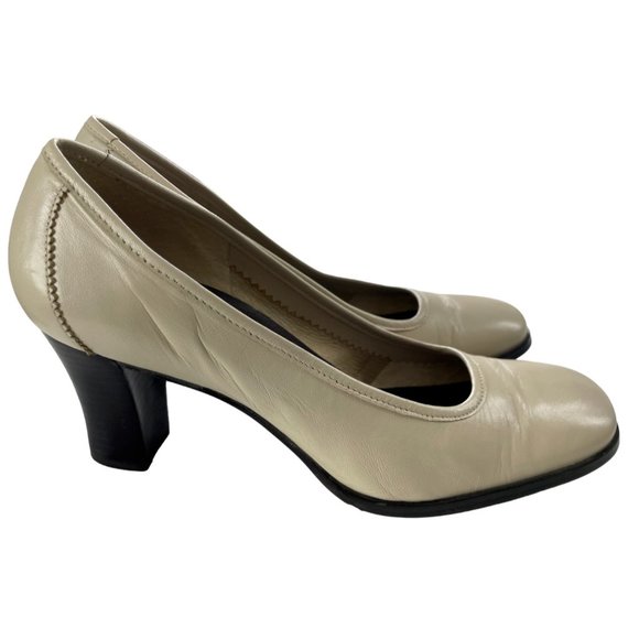 Vintage Etienne Aigner Women's Bloom Beige Leather Suqare Toe Pumps Sz 7.5M EUC - Picture 1 of 10